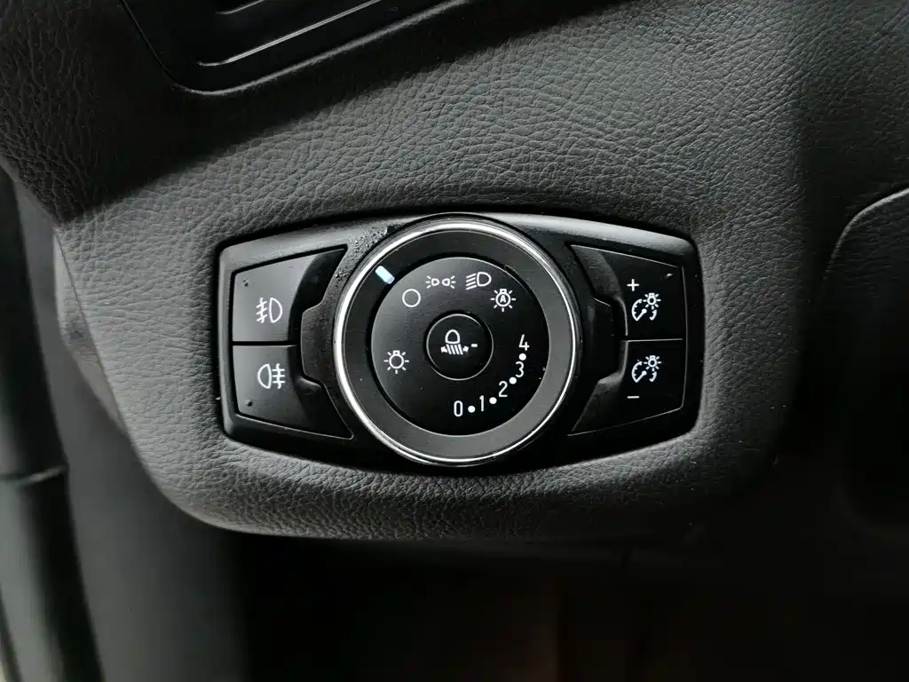 Ford Kuga 2013 — фото 21
