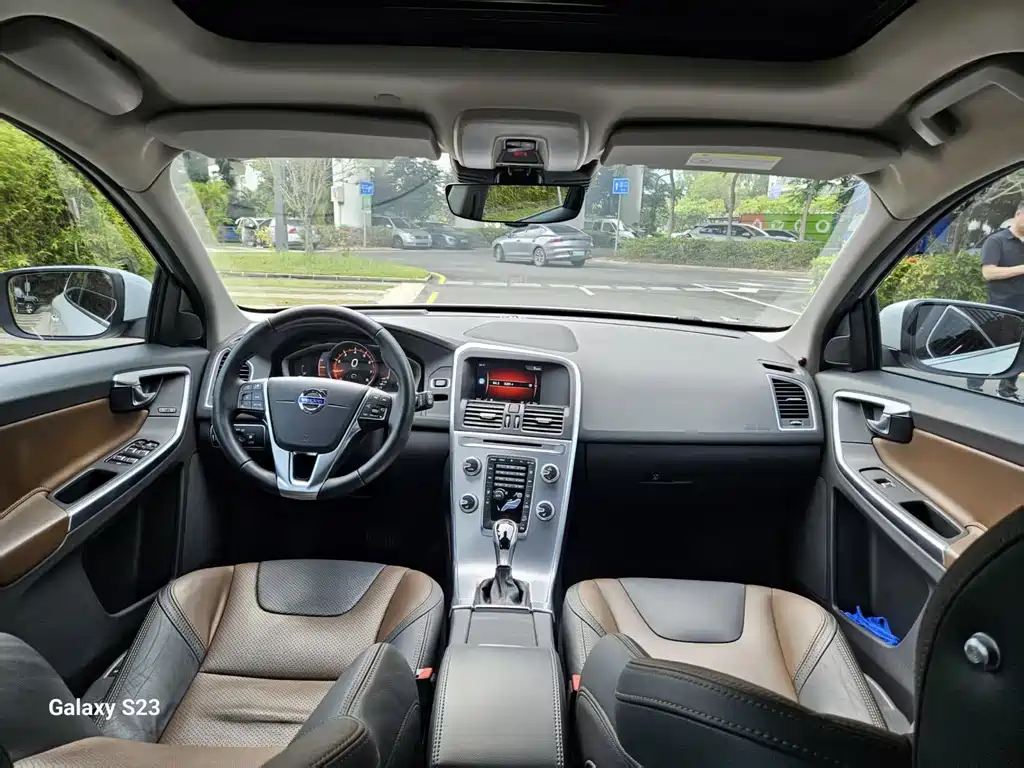Volvo XC60 2017 — фото 17