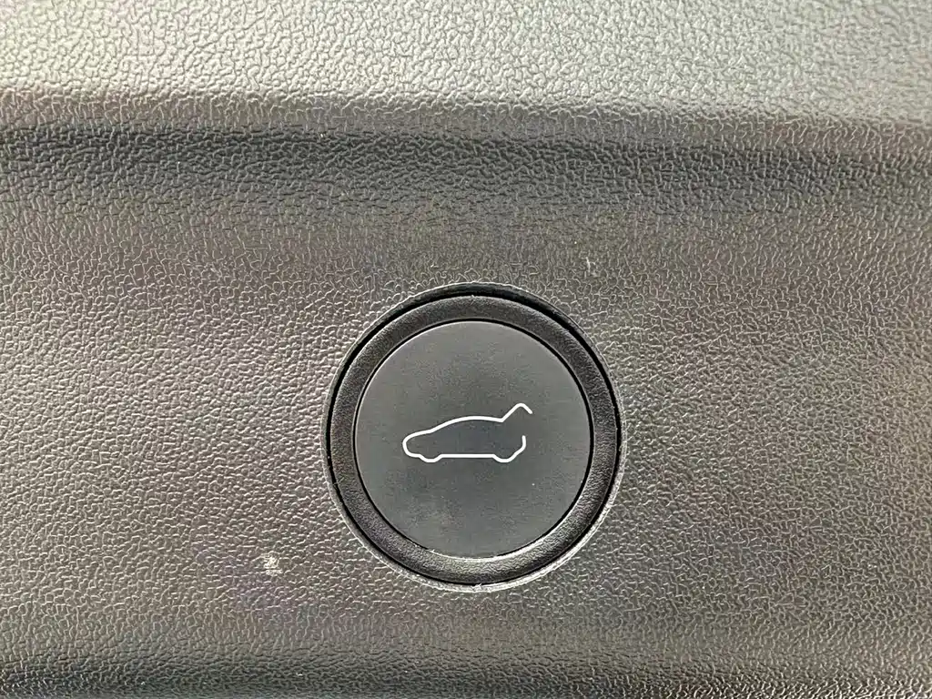 Tesla Model Y 2023 — фото 10
