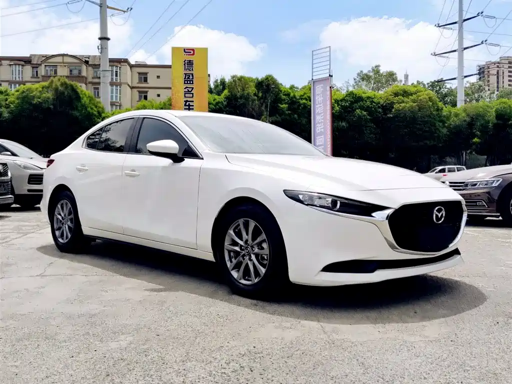 Mazda 3 Axela 2022 — фото 3