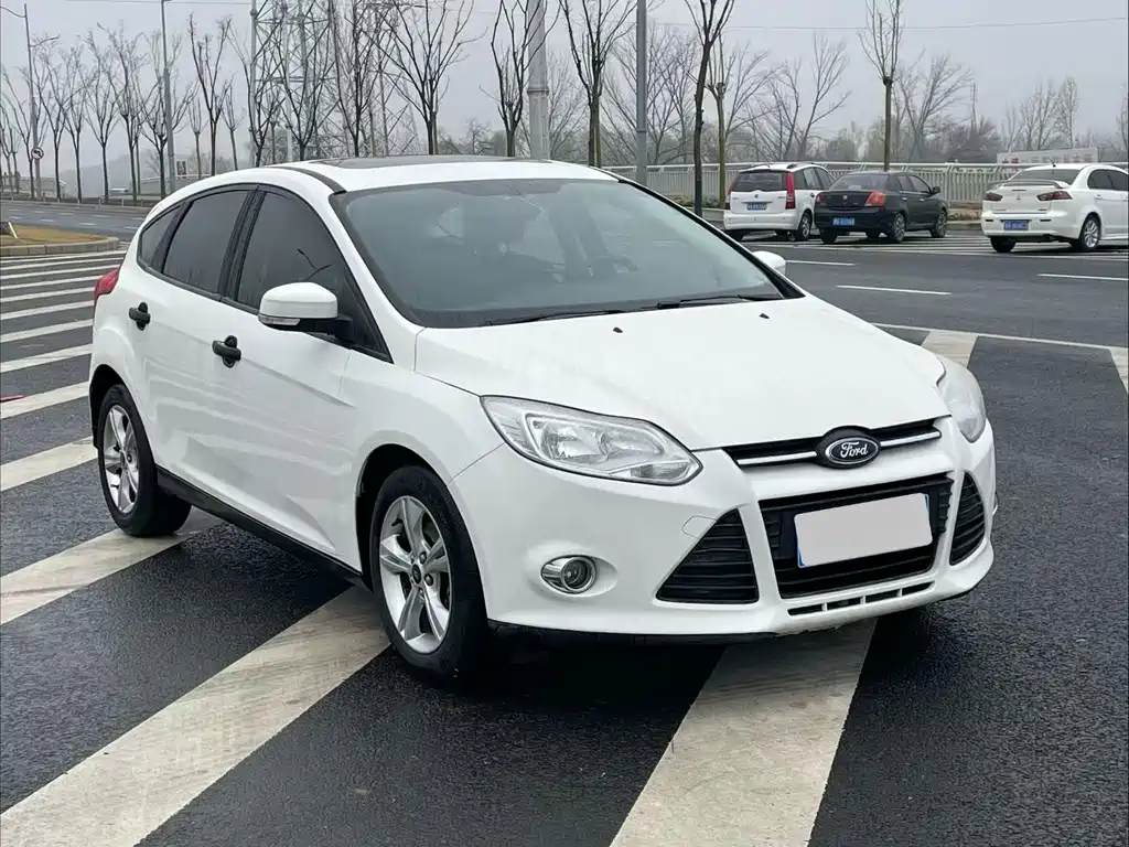 Ford Focus 2015 — фото 1