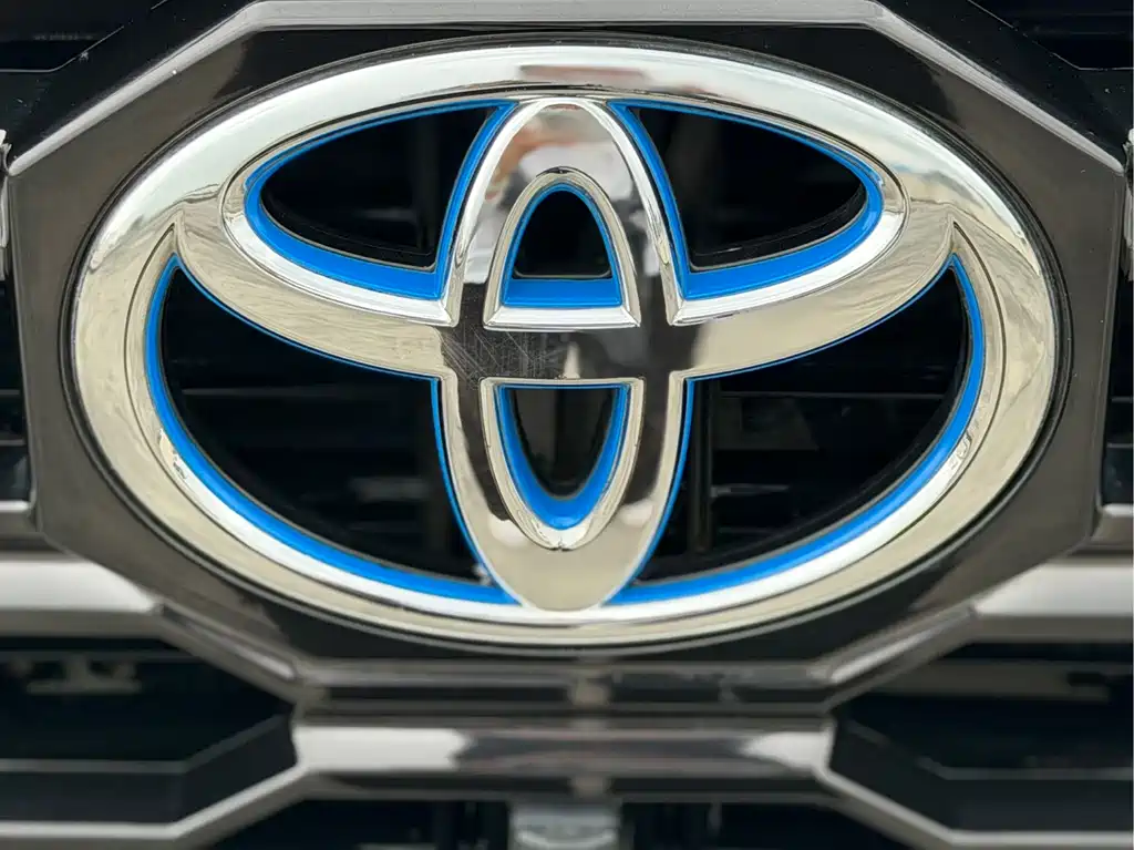 Toyota Sequoia 2023 — фото 20