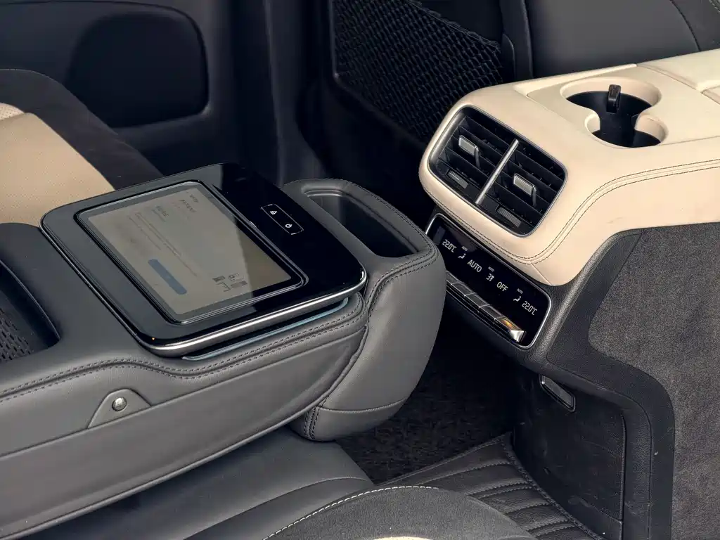 Mercedes-Benz GLE AMG 2024 — фото 16