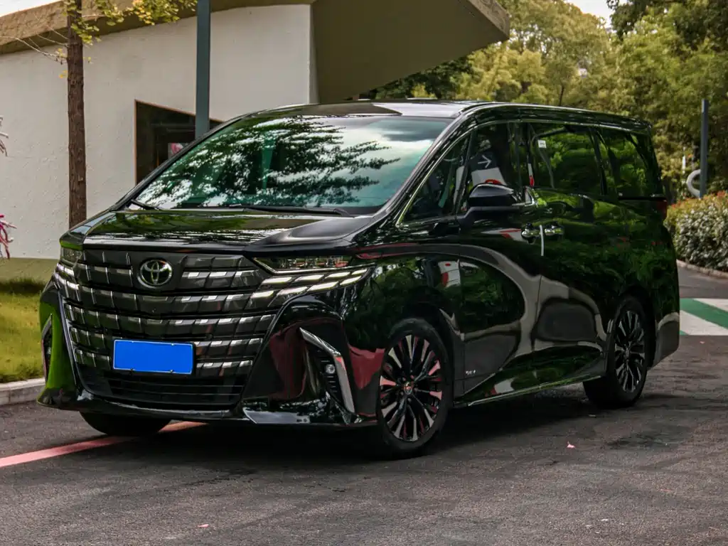 Toyota Alphard 2025 — фото 1
