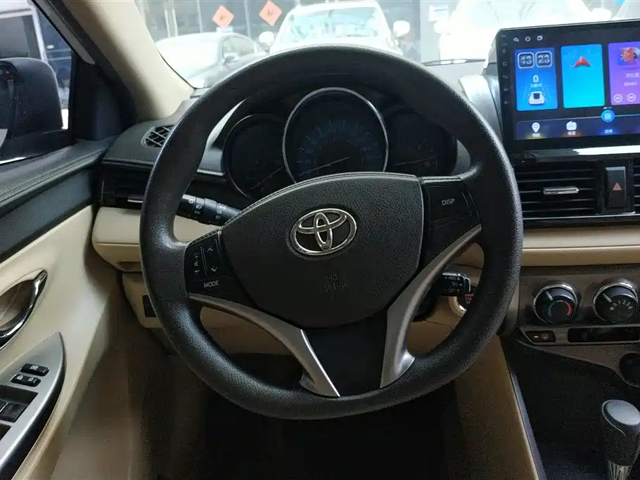Toyota Yaris L 2014 — фото 15