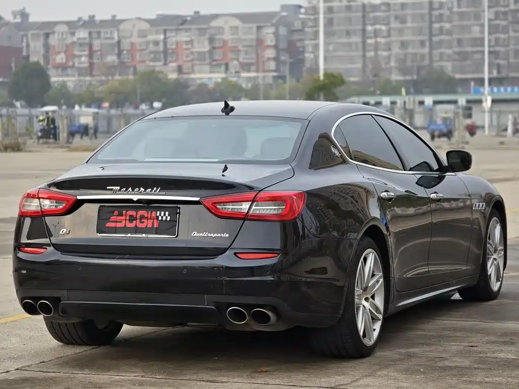 Maserati Quattroporte 2017 — фото 15