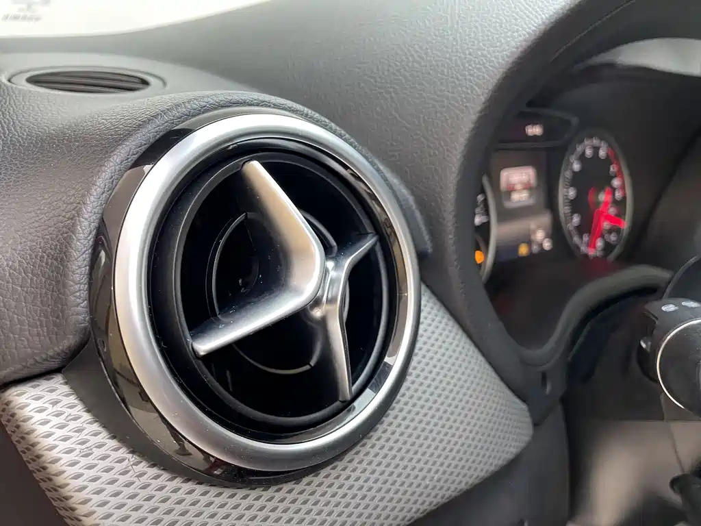 Mercedes-Benz B-Class 2017 — фото 16