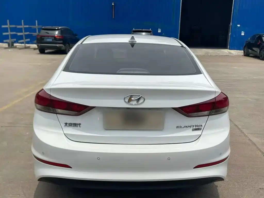 Hyundai Elantra 2018 — фото 6