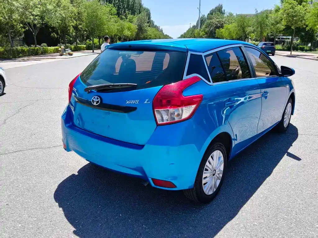 Toyota Yaris L 2014 — фото 9