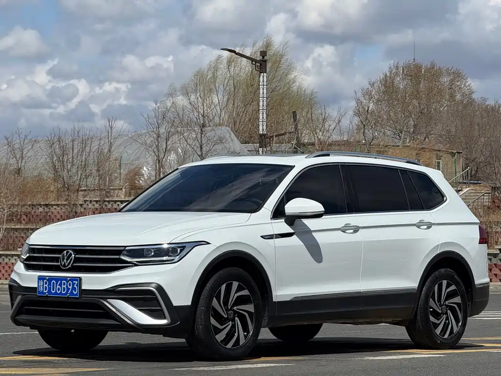 Volkswagen Tiguan L 2022 — фото 1
