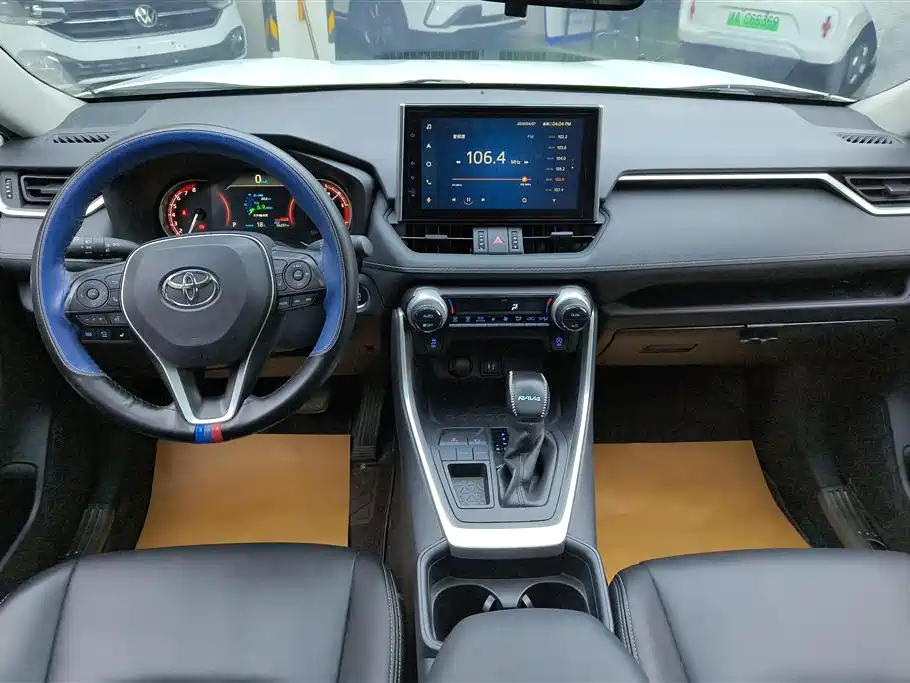 Toyota RAV4 2021 — фото 11