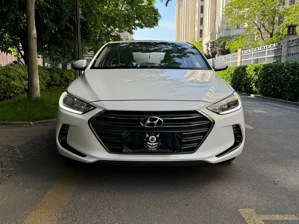 Hyundai Elantra 2018 — фото 2