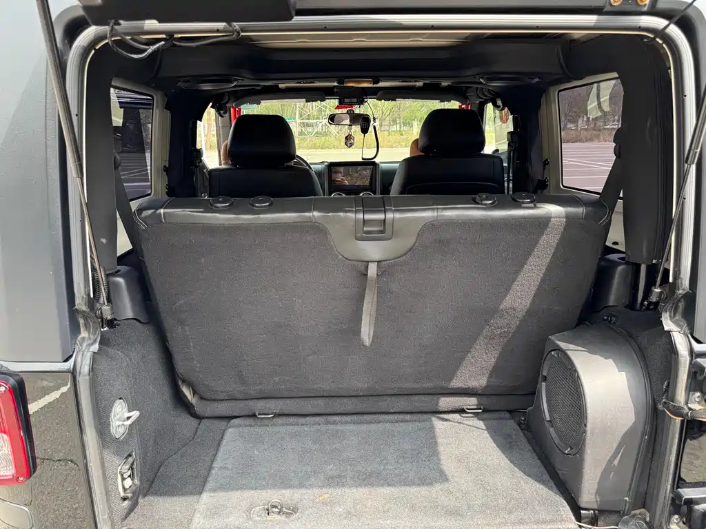 Jeep Wrangler 2010 — фото 19
