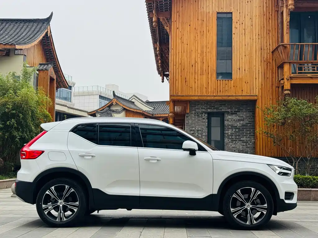 Volvo XC40 2021 — фото 5