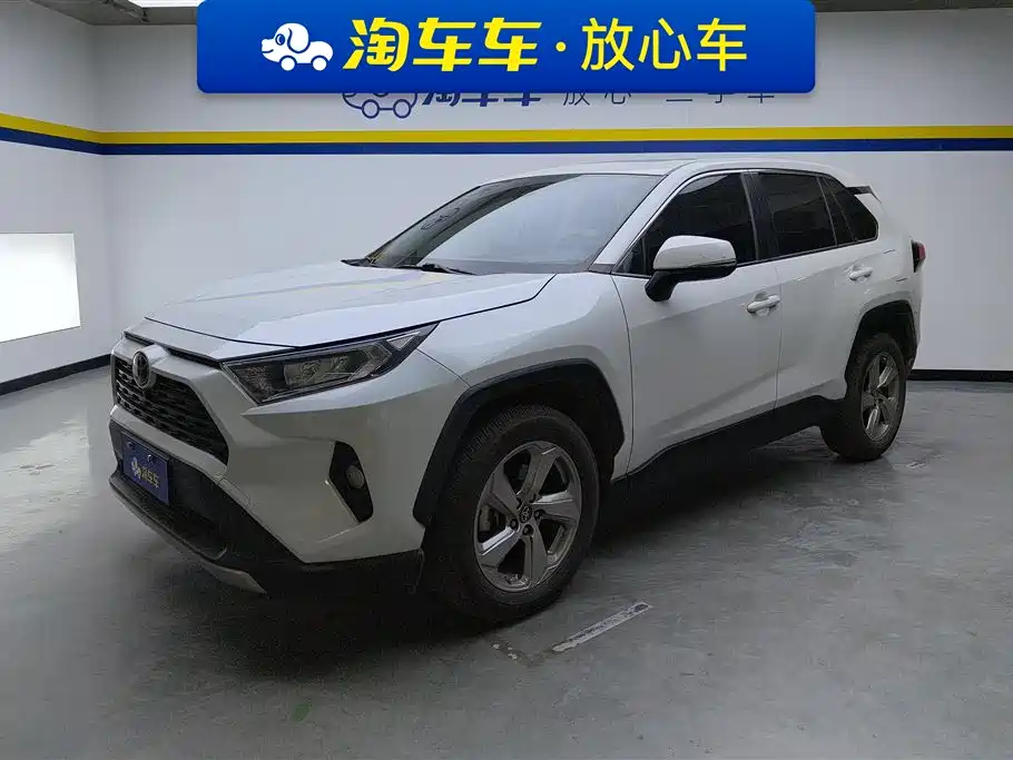 Toyota RAV4 2021 — фото 1