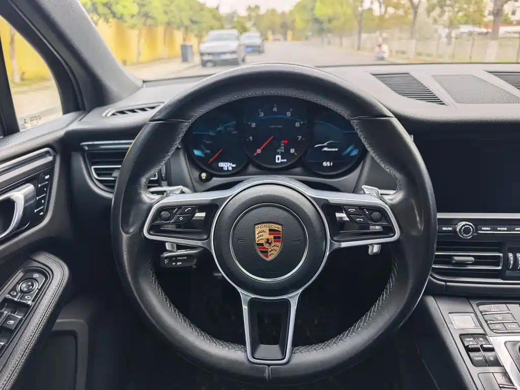 Porsche Macan 2019 — фото 11