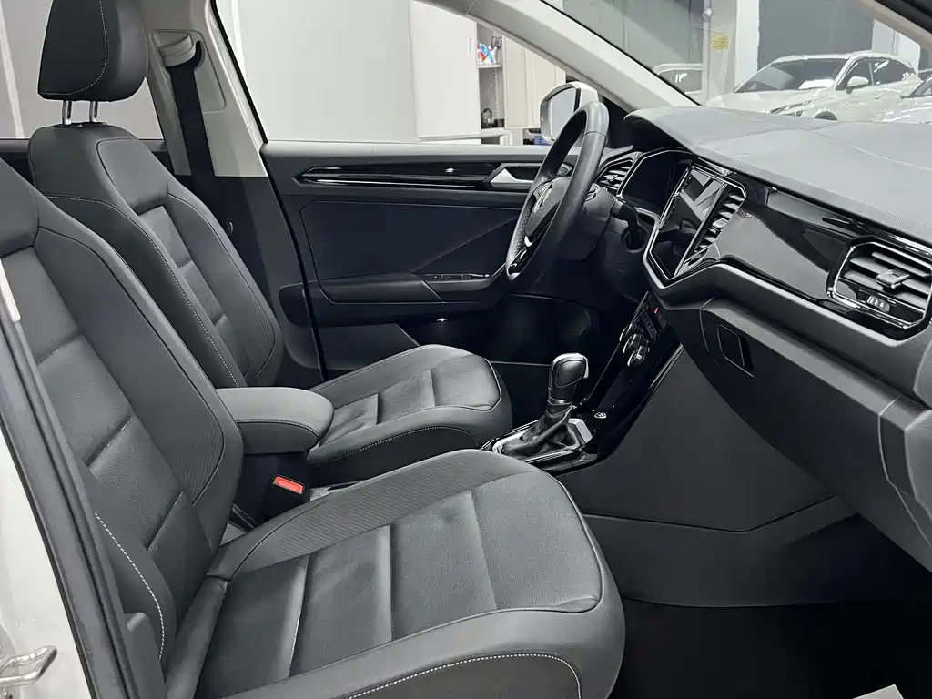 Volkswagen T-Roc 2023 — фото 14