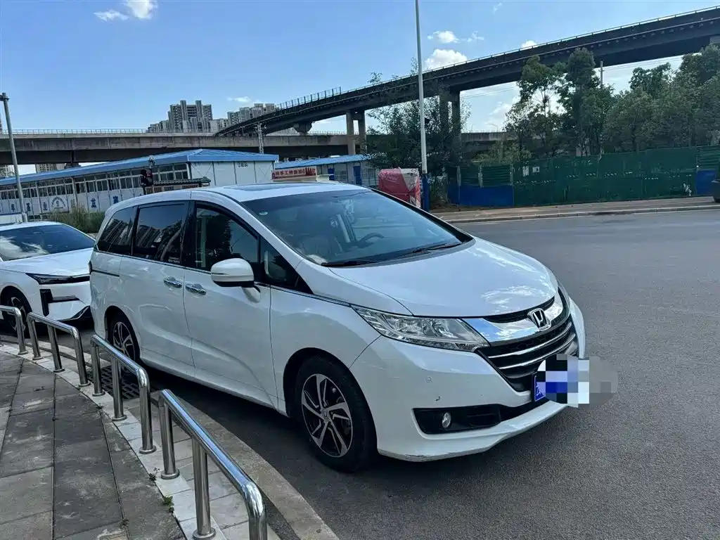 Honda Odyssey 2016 — фото 1
