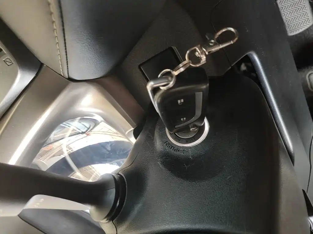 Toyota RAV4 2015 — фото 9