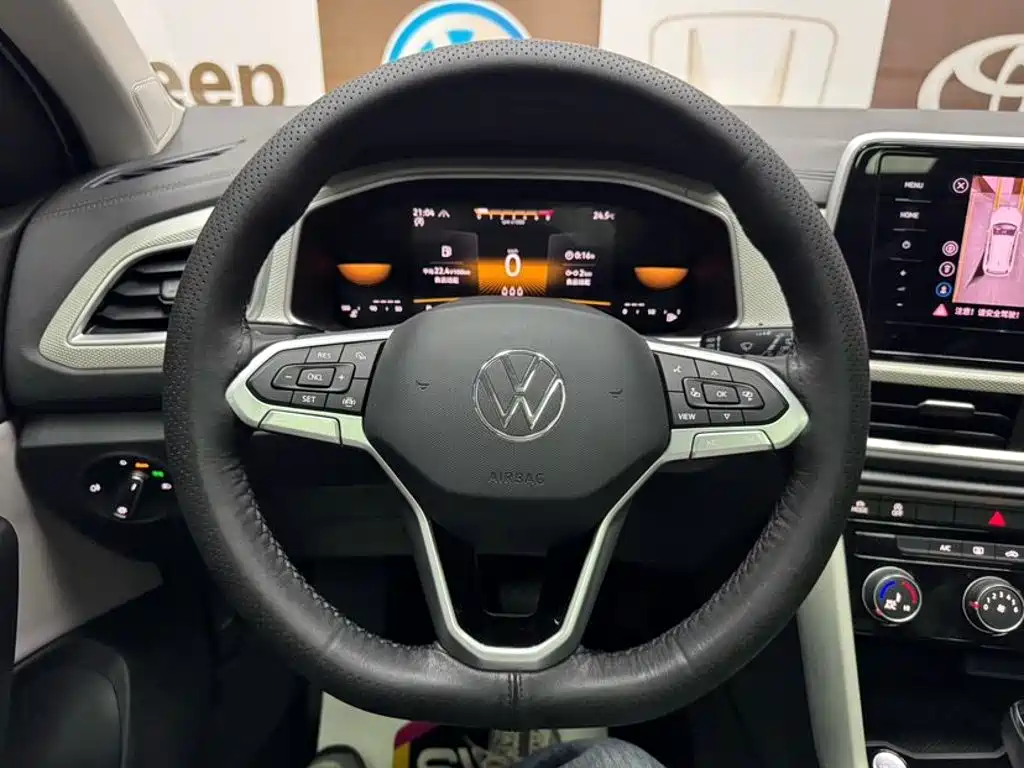 Volkswagen T-Roc 2023 — фото 11