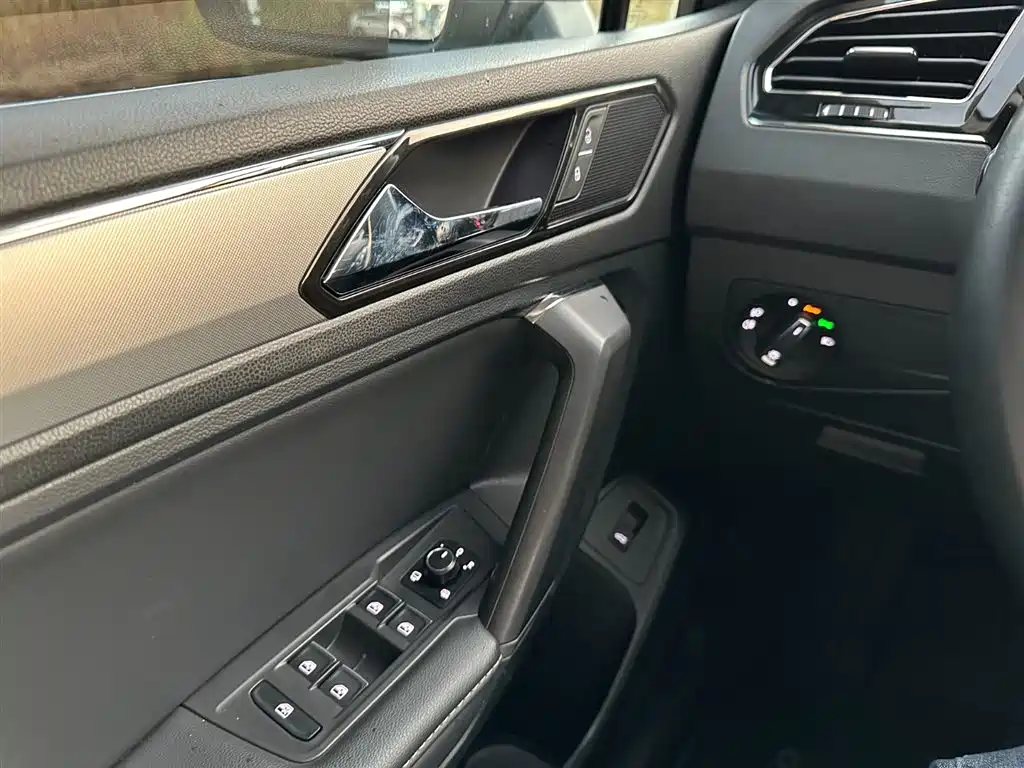 Volkswagen Tiguan L 2019 — фото 23