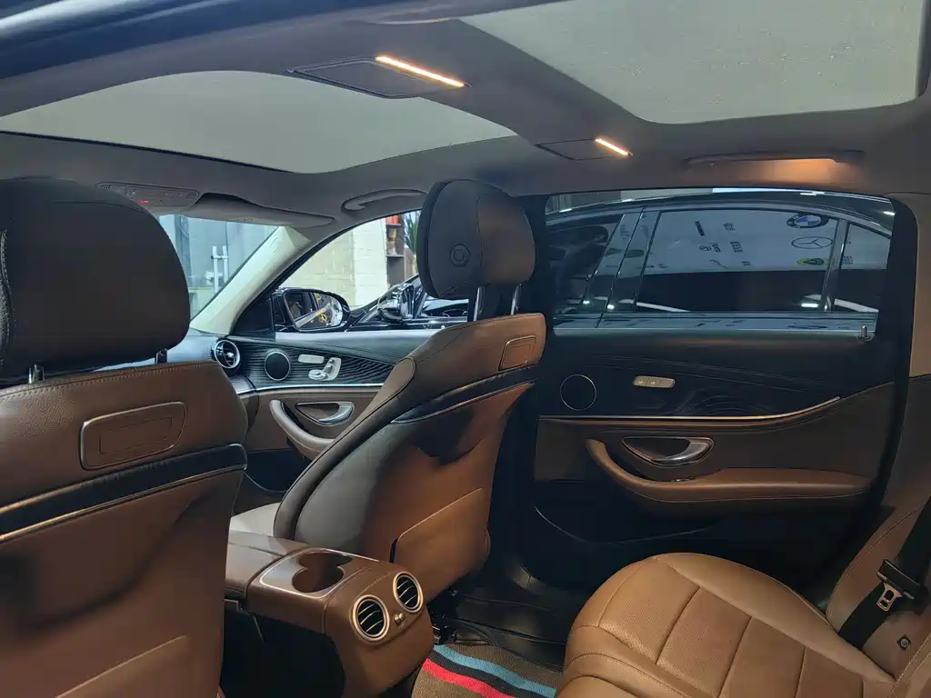 Mercedes-Benz E-Class 2018 — фото 15