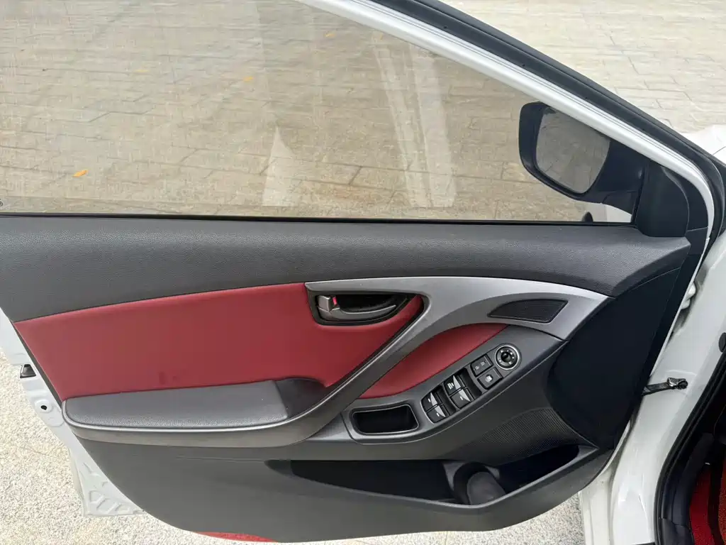 Hyundai Elantra Langdong 2015 — фото 4