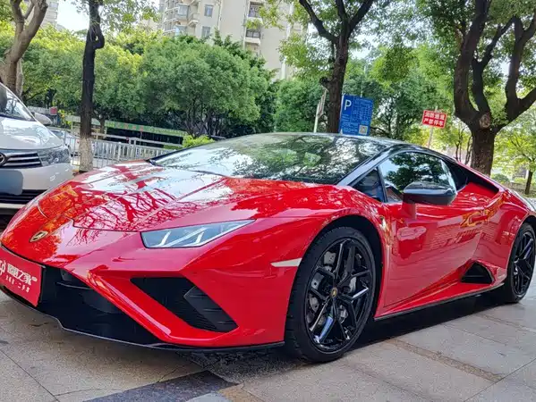 Lamborghini Huracan 2021