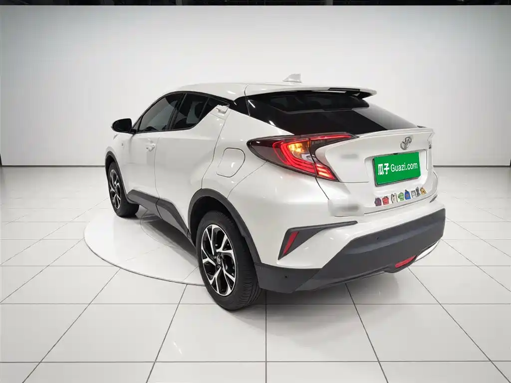 Toyota C-HR 2019 — фото 23