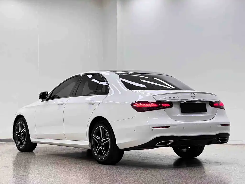 Mercedes-Benz E-Class 2024 — фото 27