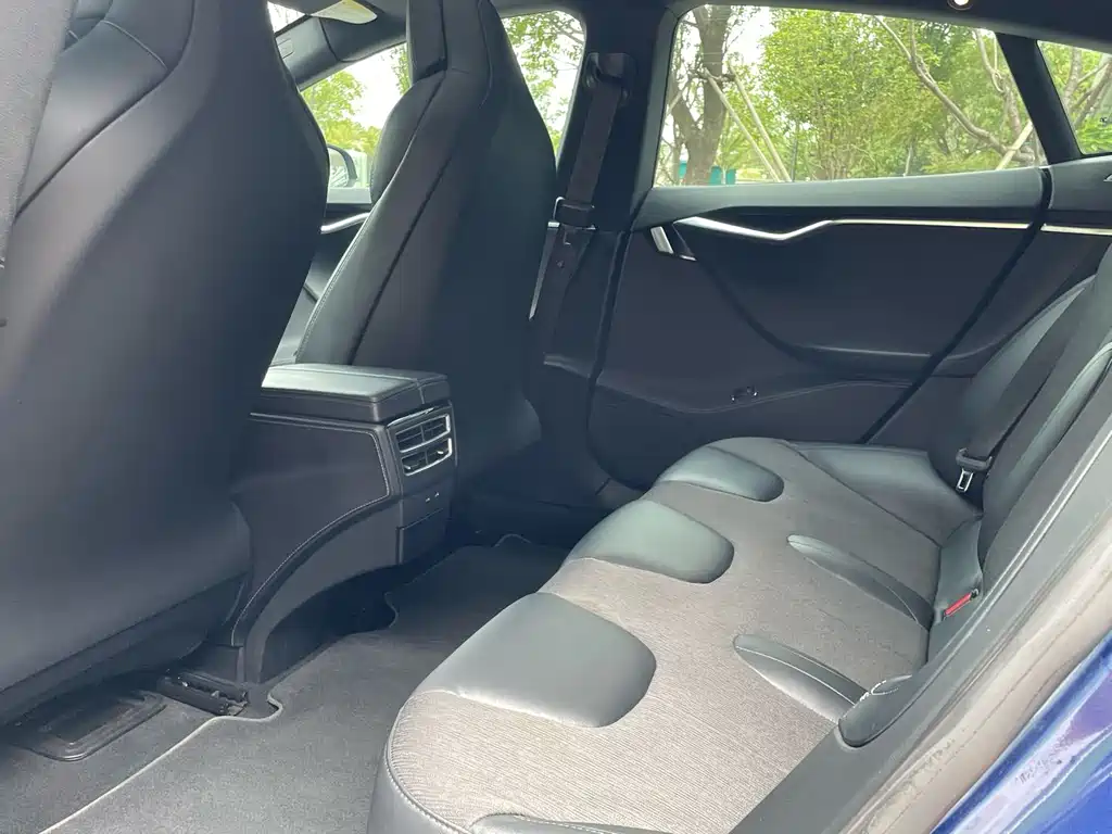 Tesla Model S 2017 — фото 15