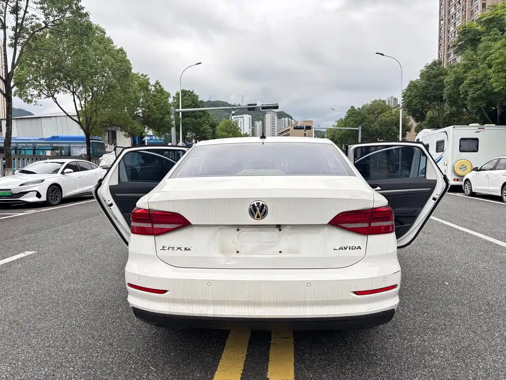 Volkswagen Lavida 2018 — фото 10