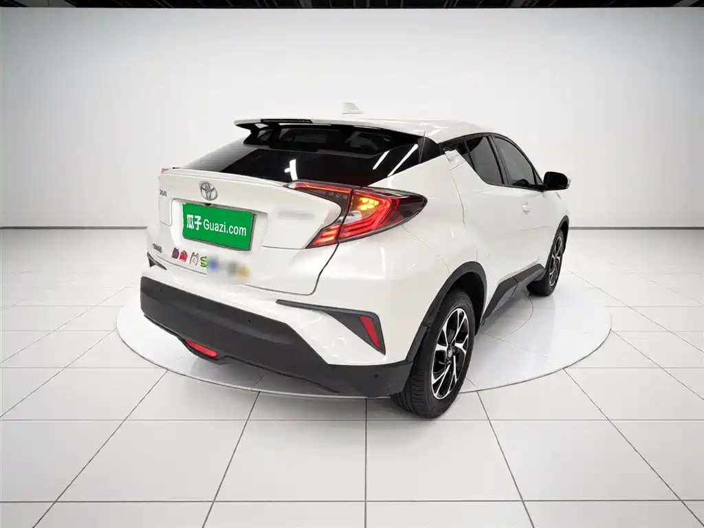 Toyota C-HR 2019 — фото 5