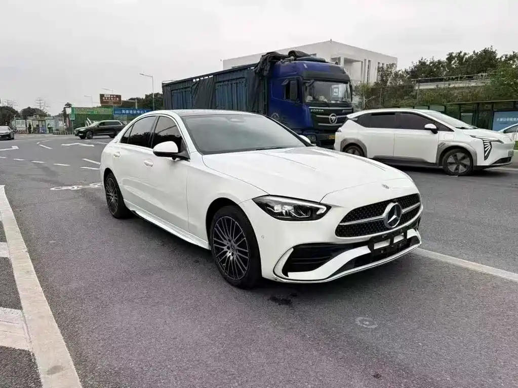 Mercedes-Benz C-Class 2024