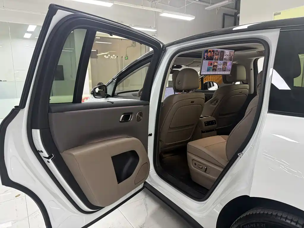Li Auto i8 2025 — фото 13