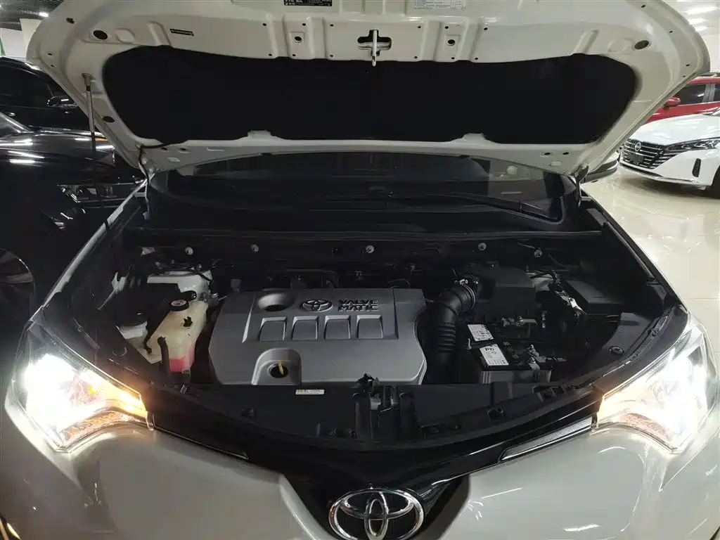 Toyota RAV4 2019 — фото 19