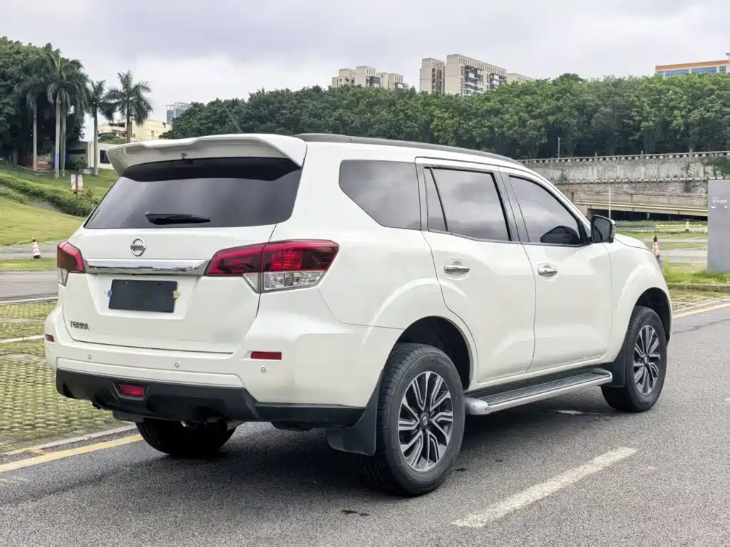 Nissan Terra 2018 — фото 14