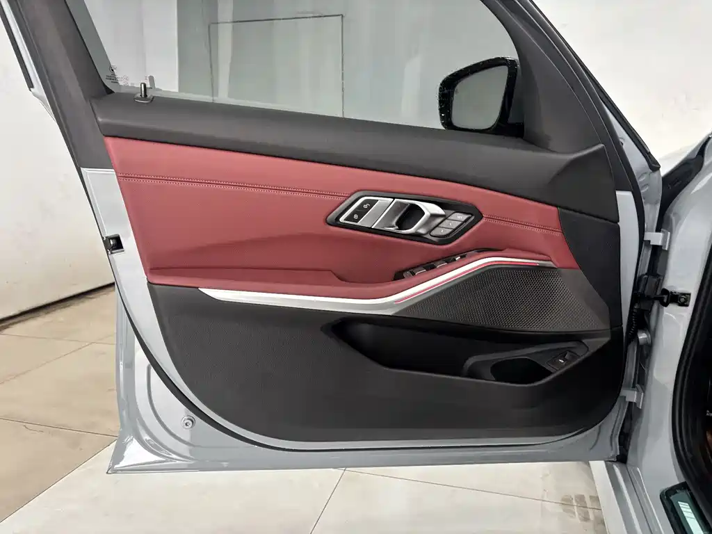 BMW 3 Series 2025 — фото 10