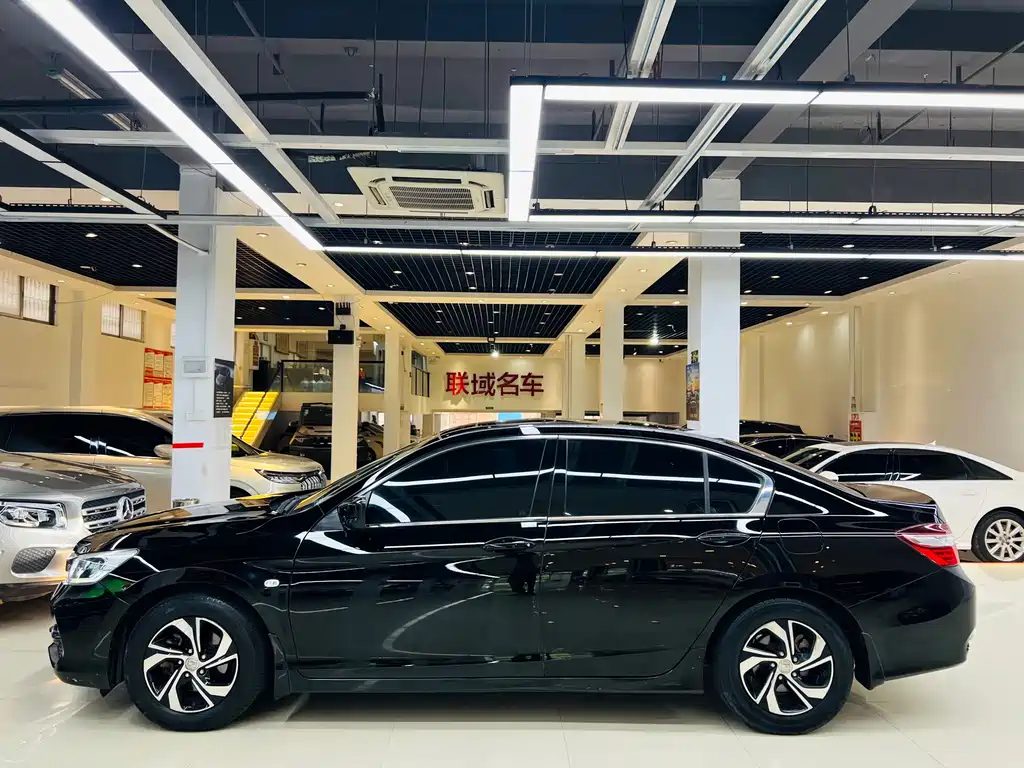 Honda Accord 2018 — фото 15
