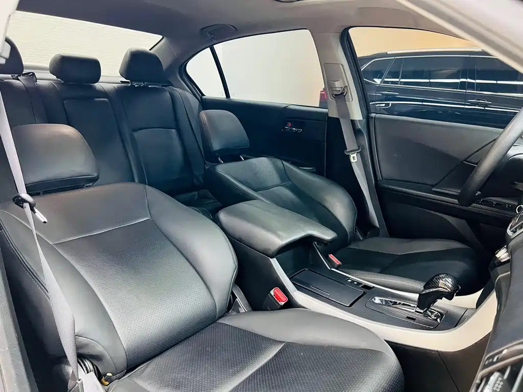 Honda Accord 2018 — фото 12