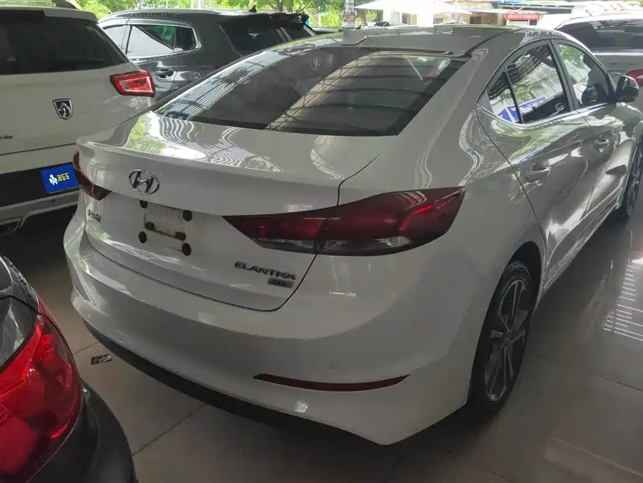 Hyundai Elantra 2016 — фото 3