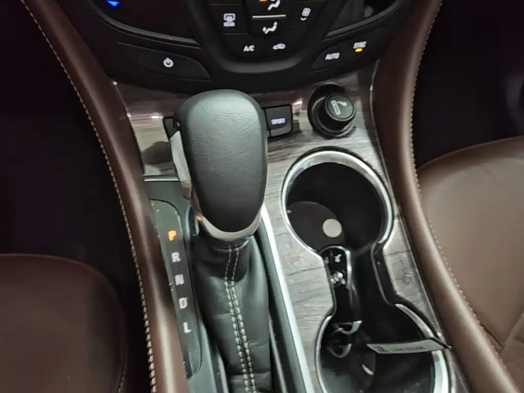 Buick Envision Plus 2016 — фото 14