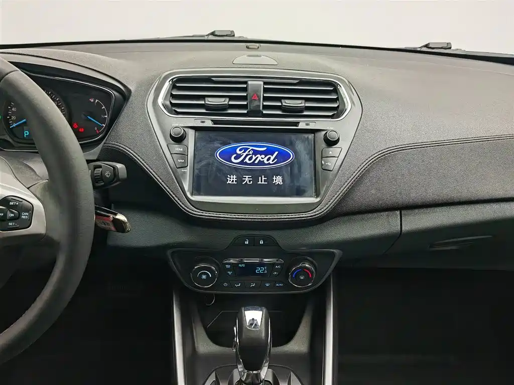 Ford Escort 2017 — фото 12