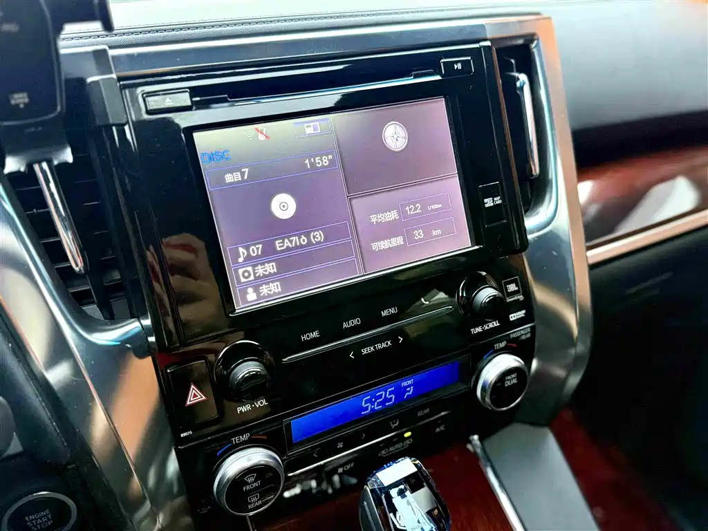 Toyota Alphard 2017 — фото 11