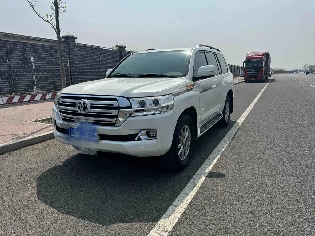Toyota Land Cruiser 2016 — фото 1
