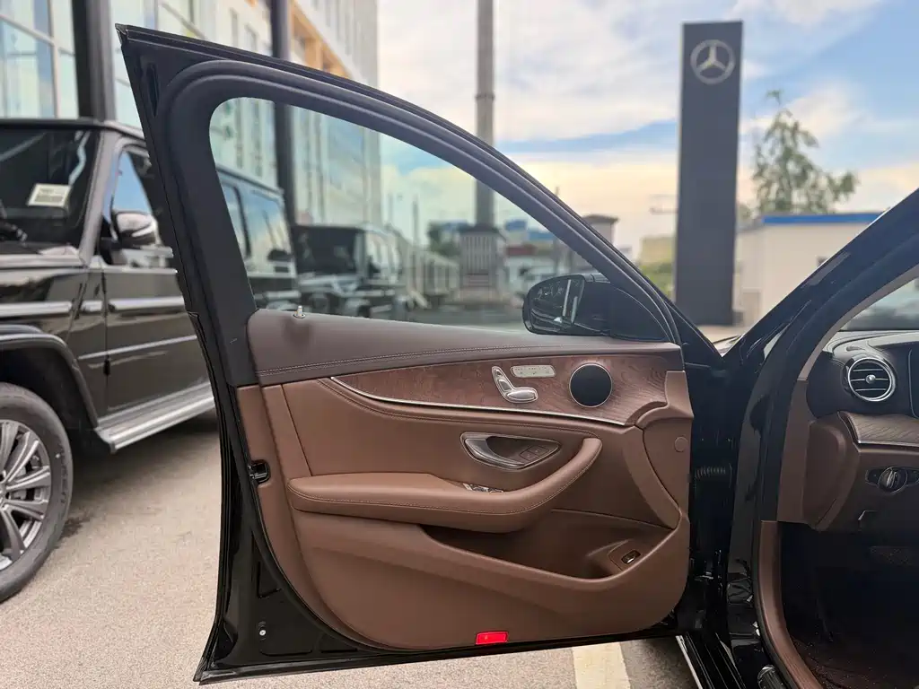 Mercedes-Benz E-Class 2023 — фото 12