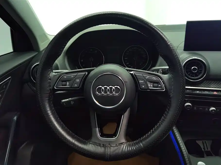 Audi Q2L 2020 — фото 15