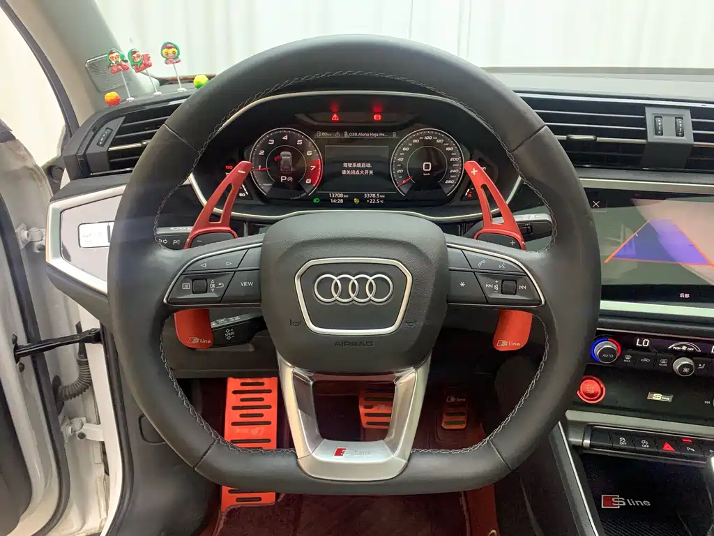 Audi Q3 2023 — фото 15