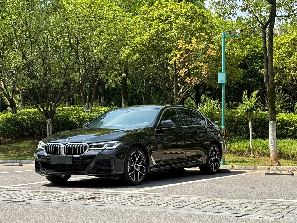 BMW 5 Series 2024 — фото 1