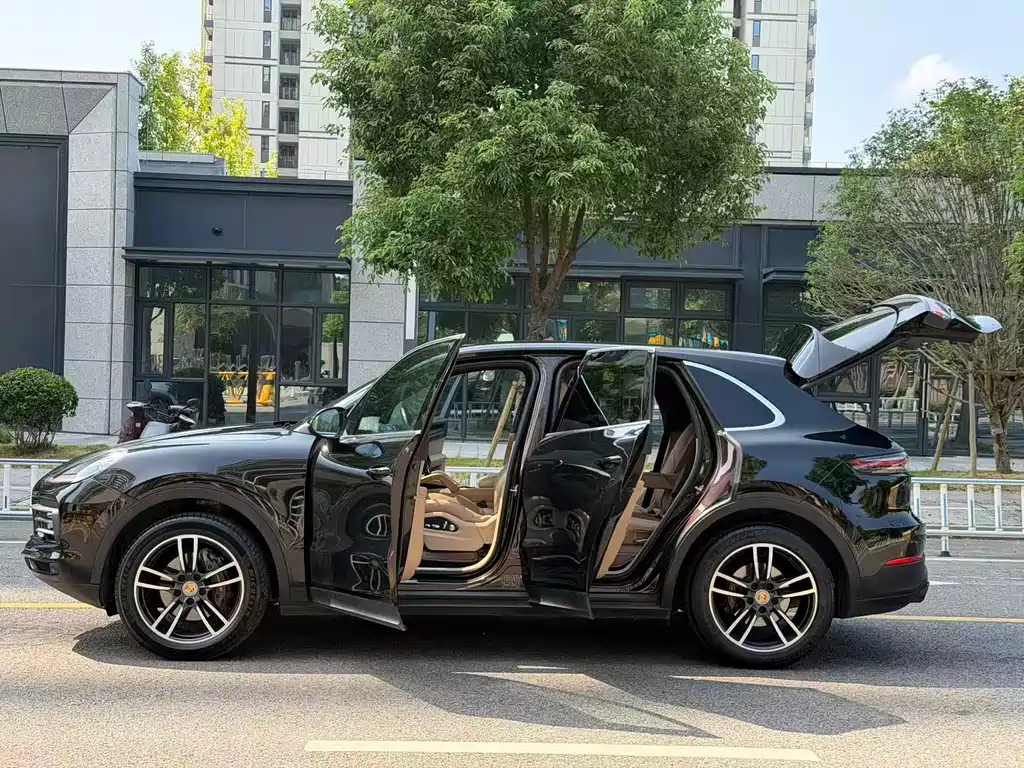 Porsche Cayenne 2018 — фото 2